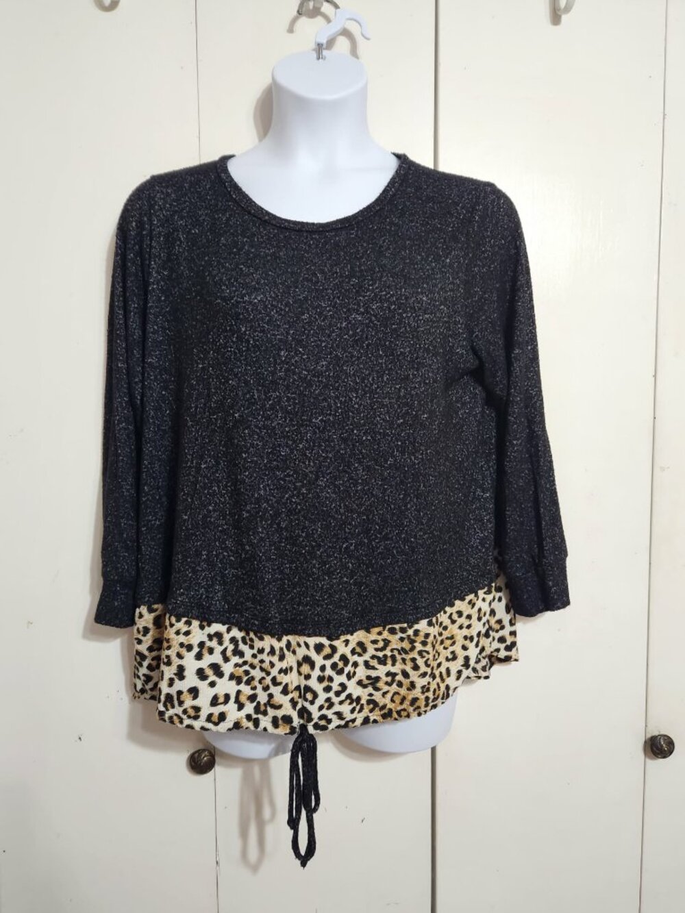 Moa Moa Women 1X Top Black Marled Knit Leopard Print Hem Cinch Front Long Sleeve
